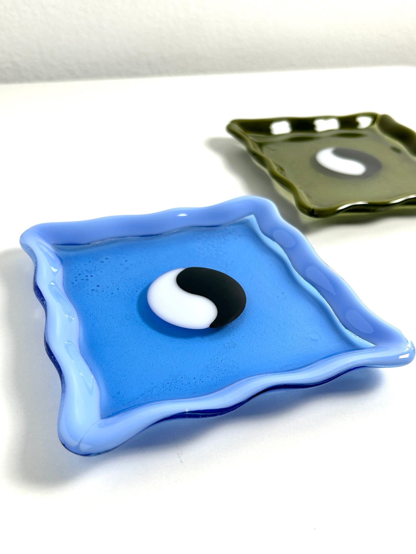 yin yang wave tray