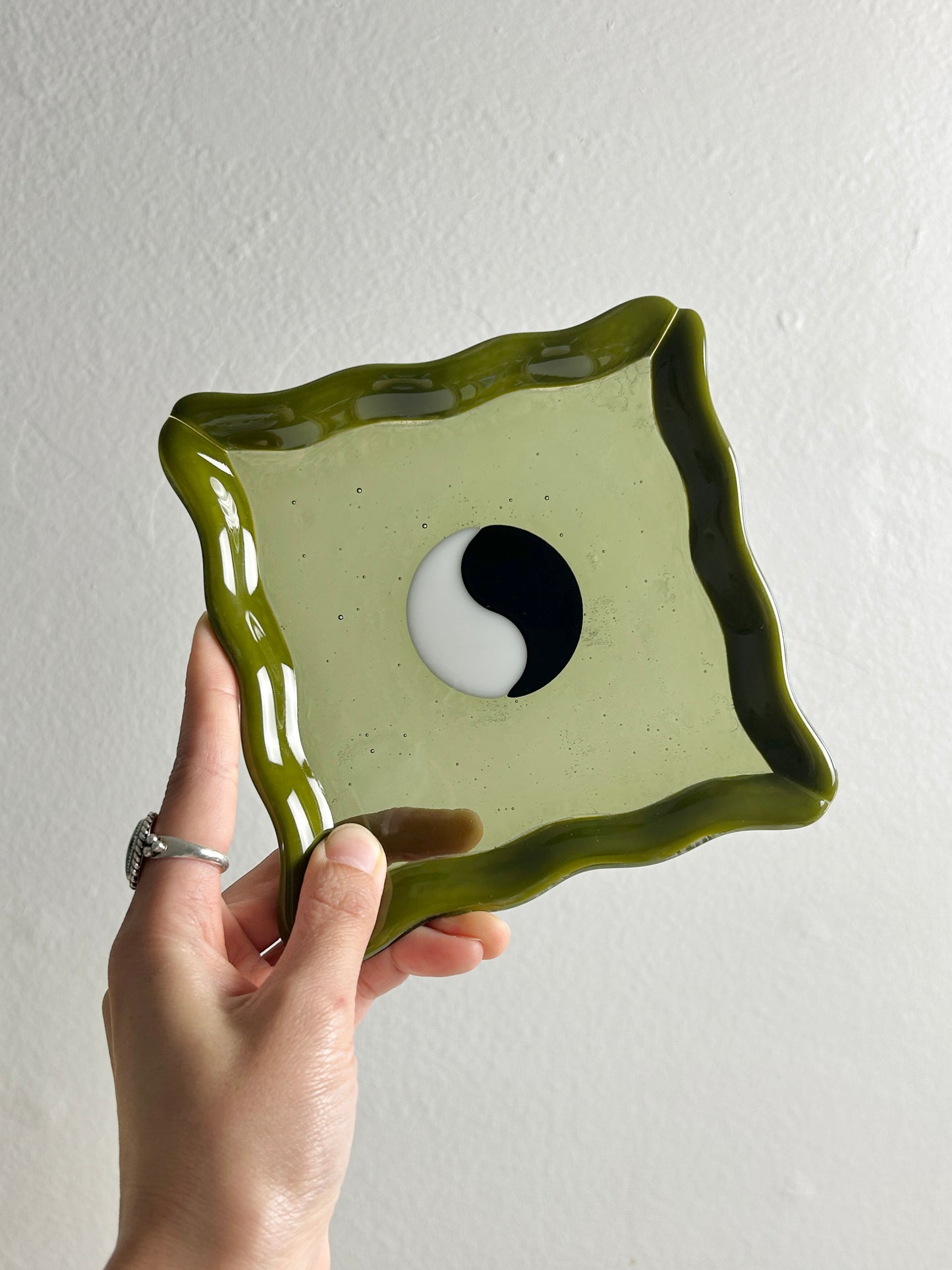 yin yang wave tray