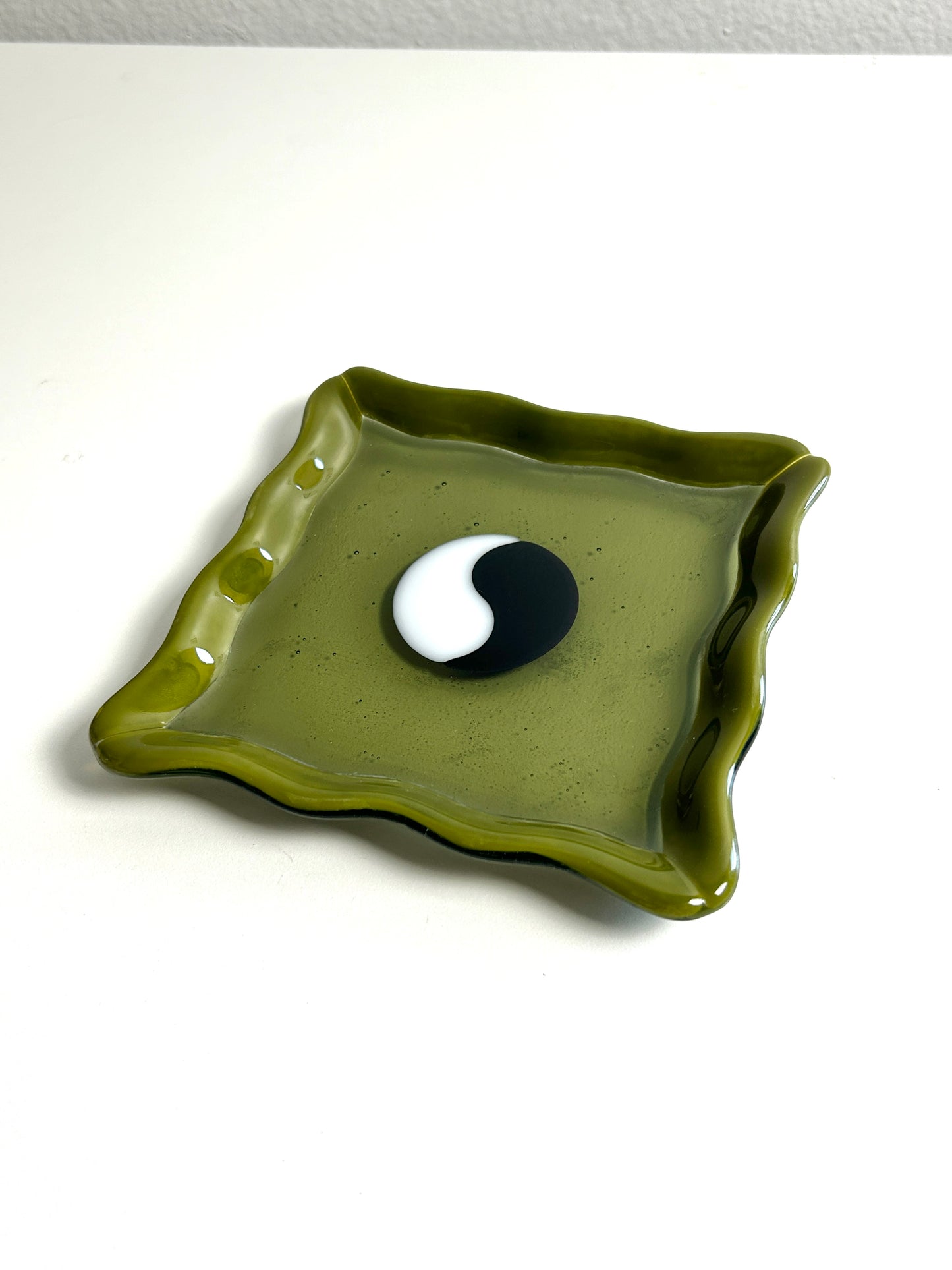 yin yang wave tray