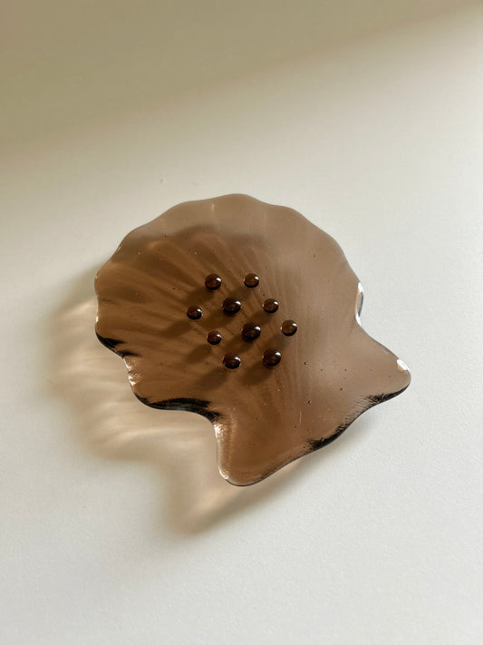 clamshell soap dish